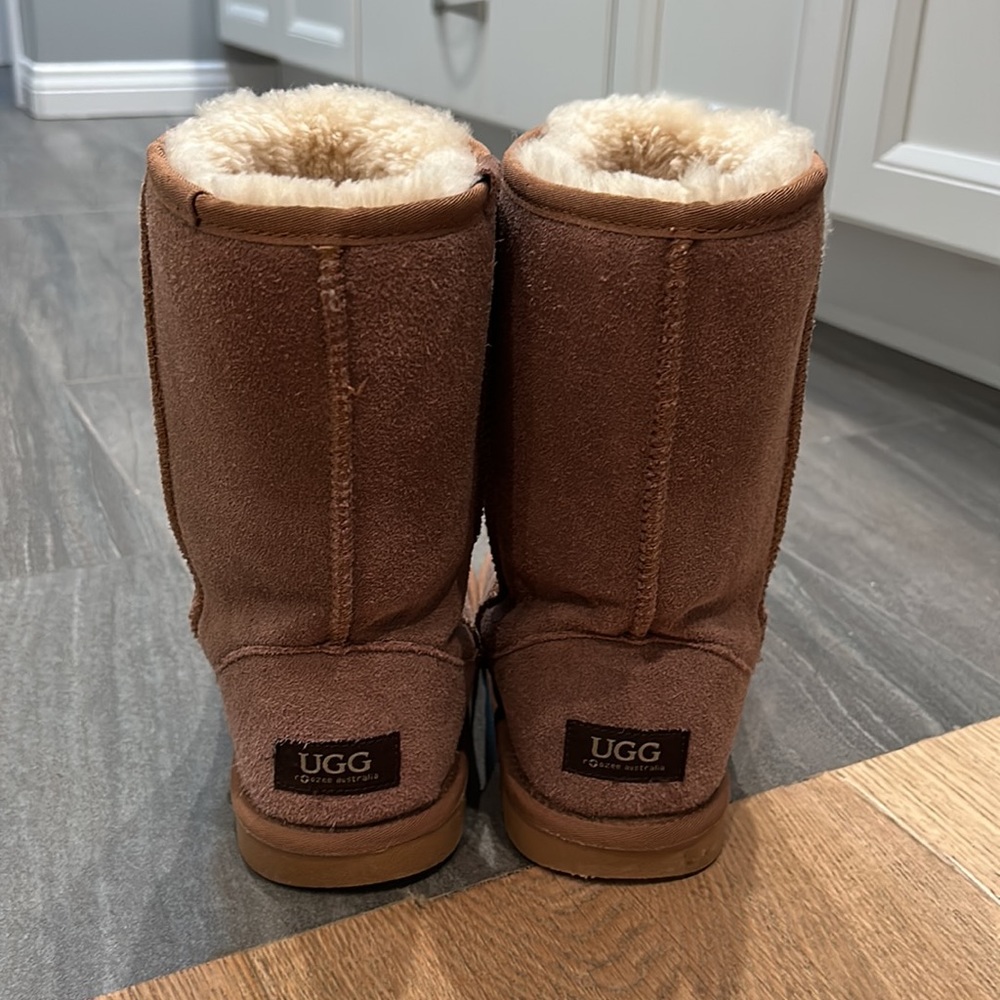 Lightly worn uggs - Picture 2 of 5